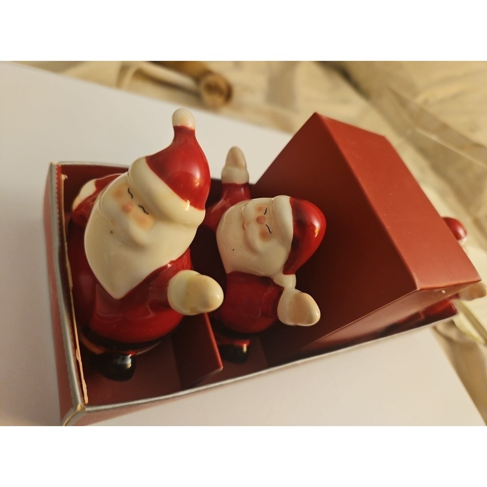 2007 Williams Sonoma Set of 4 Ceramic Santa Napkin Rings Christmas Decor (138)
